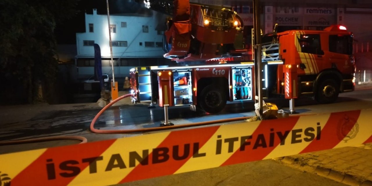 Ümraniye’de konfeksiyon atölyesi alev alev yandı
