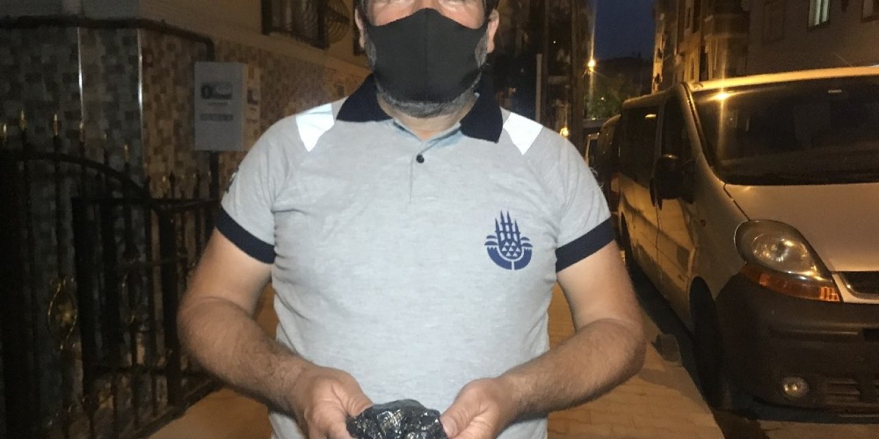 Bakırköy’de sokakta bulduğu paranın sahibini arıyor