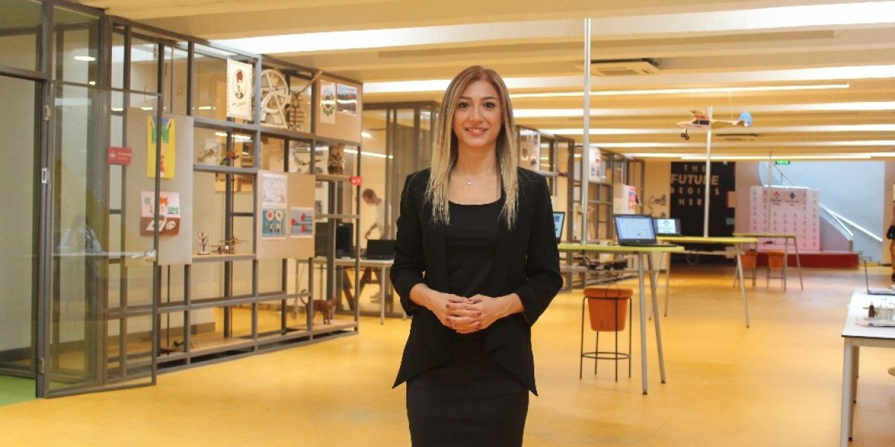Yeni nesil öğrencilere hibrit öğretmenler yetişiyor