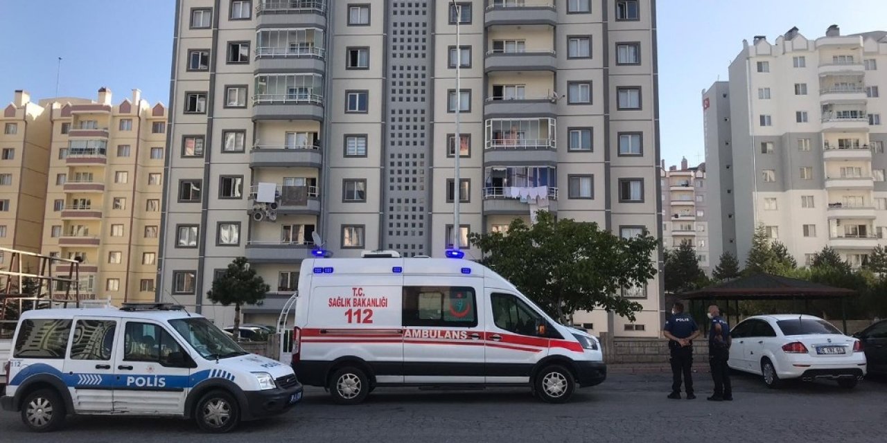 Genç şahıs aparman boşluğunda kendini asarak intihar etti
