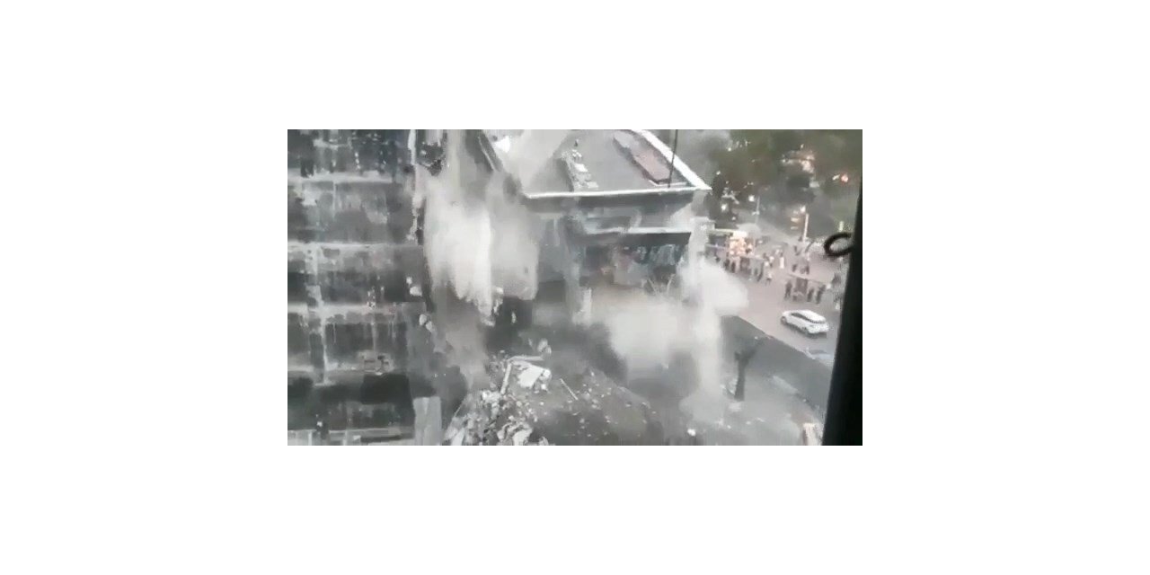 Kızılay binasının ardından İŞKUR binasının yıkılma anı kameralara yansıdı