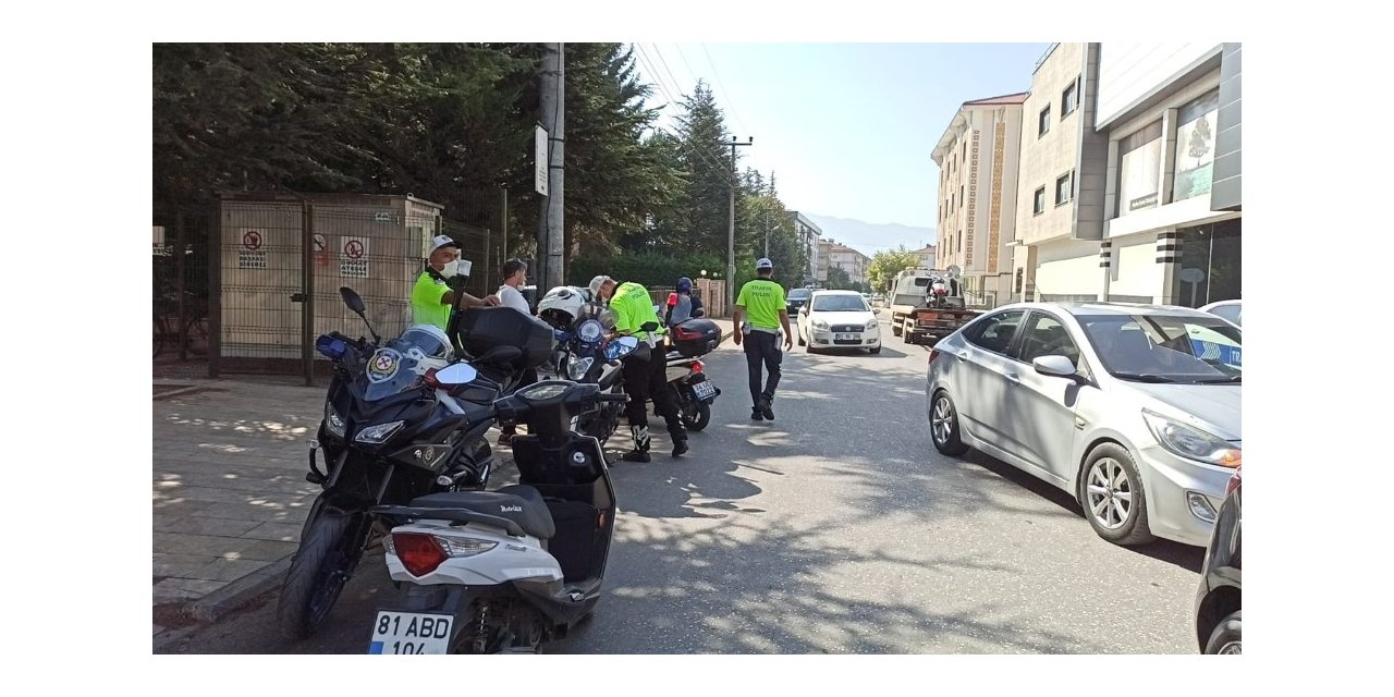 Düzce’de motosiklet sürücülerine ceza yağdı