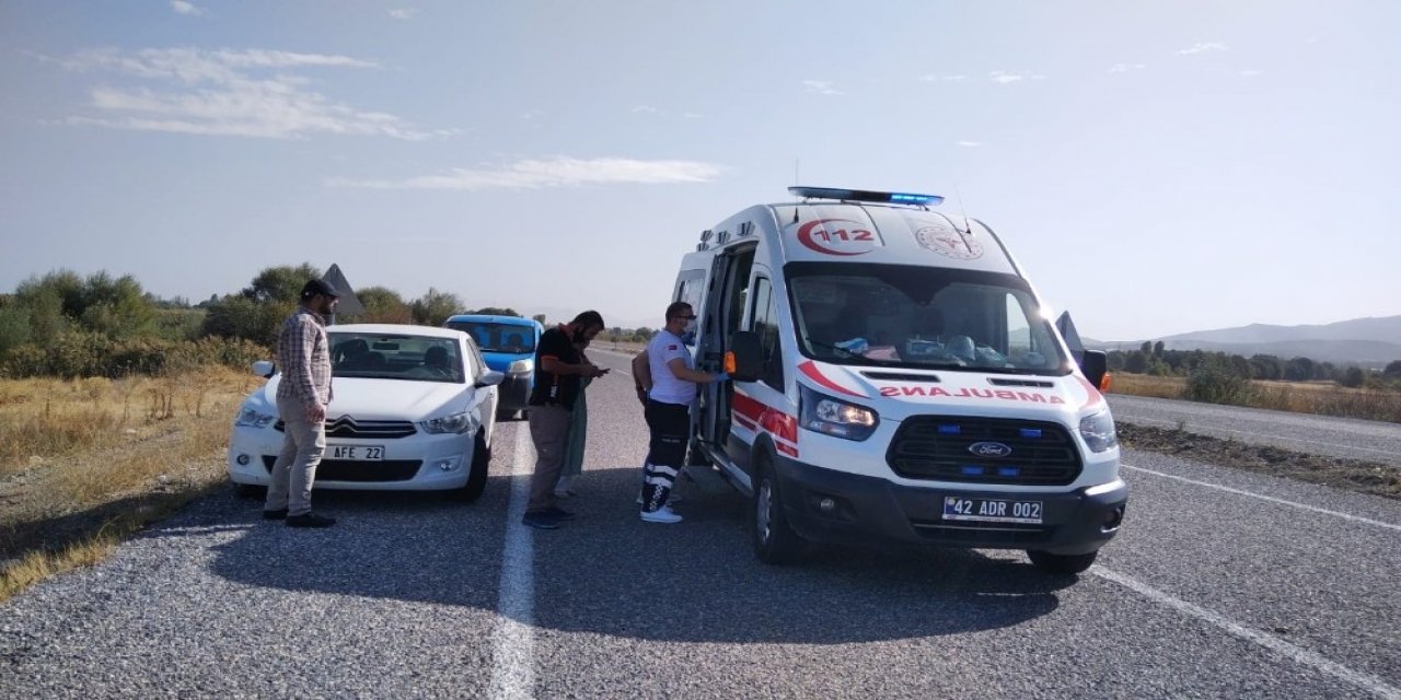 Konya'da otomobil kargo minibüsüyle çarpıştı