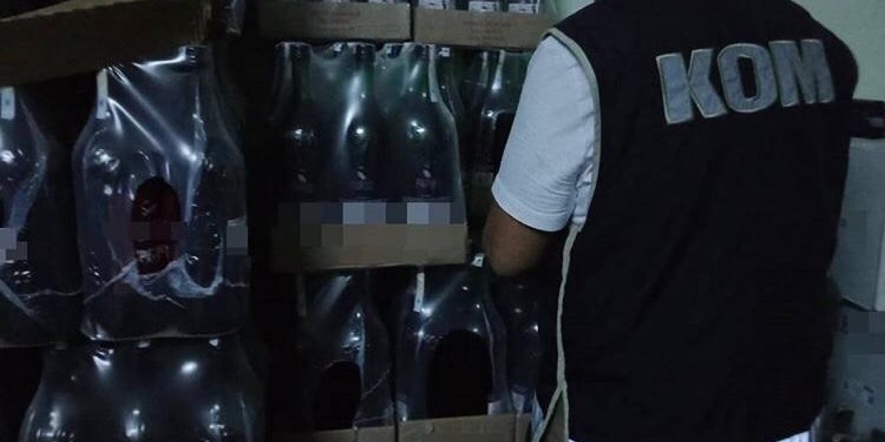 İzmir polisinden sahte içki operasyonu: 11 bin 583 şişe sahte içki ele geçirildi