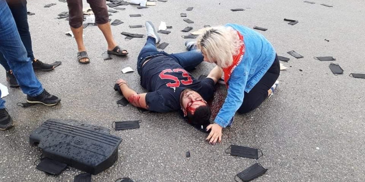 Otomobil iş makinesi ile çarpıştı