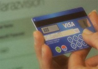 Klavyeli ve ekranlı kredi kartı