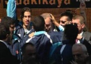 Filistinli, Erdoğan'ı anlından öptü