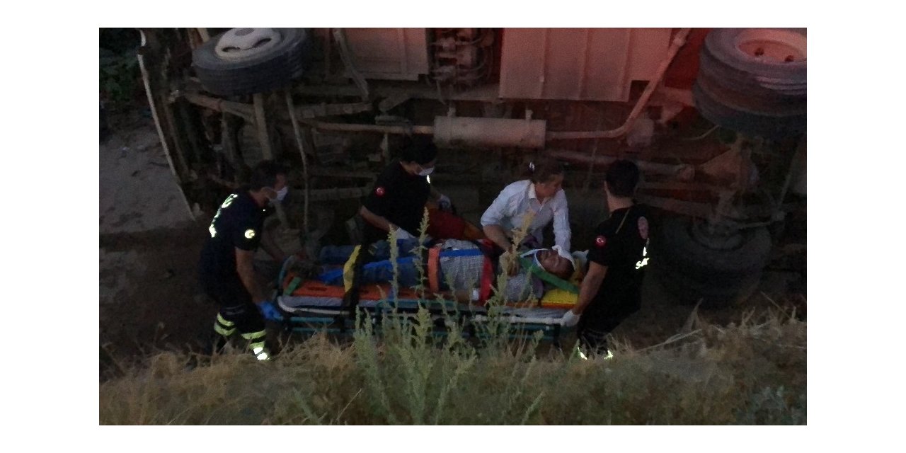 Manisa’da üzüm işçilerini taşıyan minibüs ile tır çarpıştı: 26 yaralı