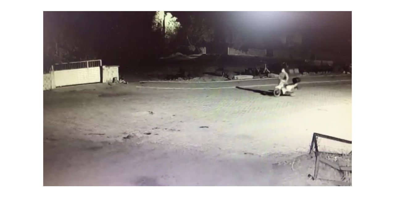 Araçları çalışmayınca ilk gördükleri evden motosiklet çaldılar