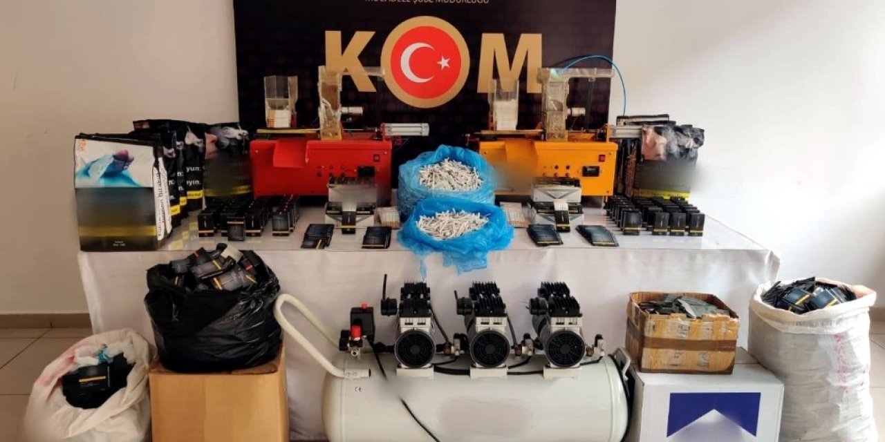 Konya’da tabanca, gümrük kaçağı cep telefonu, tütün ele geçirildi