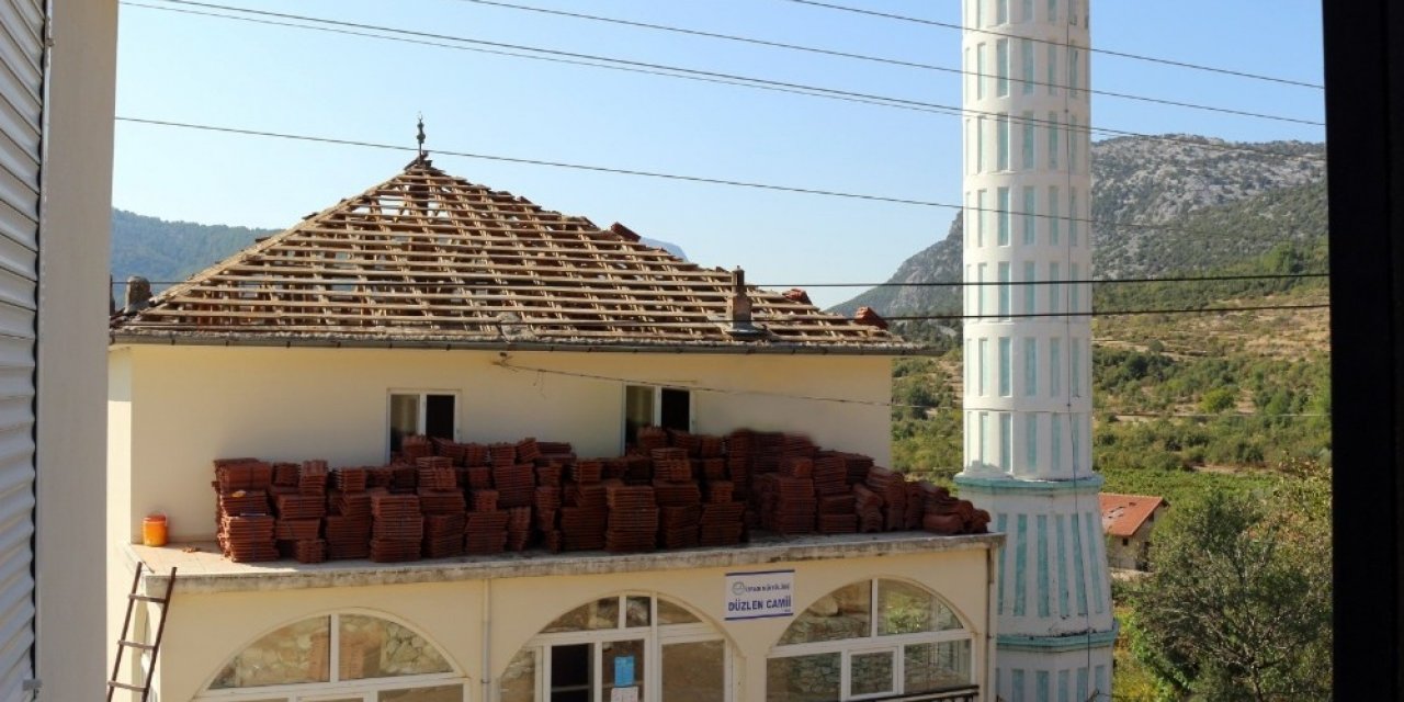 İbradı’da cami çatısı onarıldı