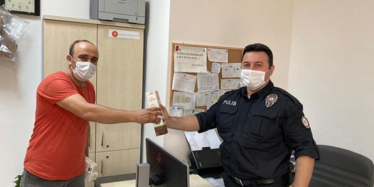 Emniyet mensuplarına keçiboynuzu pekmezi hediye etti
