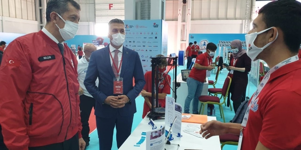 Manisa Ticaret Borsası Anadolu Lisesi öğrencilerinden Bakan Selçuk’a GETAP sunumu