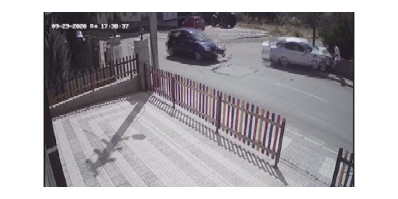 Otomobile ve yayaya çarpıp otomobilin üzerine böyle uçtu