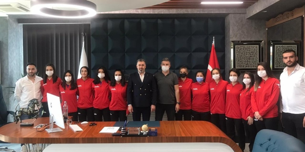 Kayseri Gençlerbirliği Bayan Futbol Takımının yeni sponsoru Sedat Kılınç İnşaat oldu