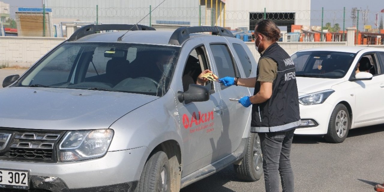 Narkotik polisi, vatandaşları uyuşturucu konusunda bilgilendiriyor