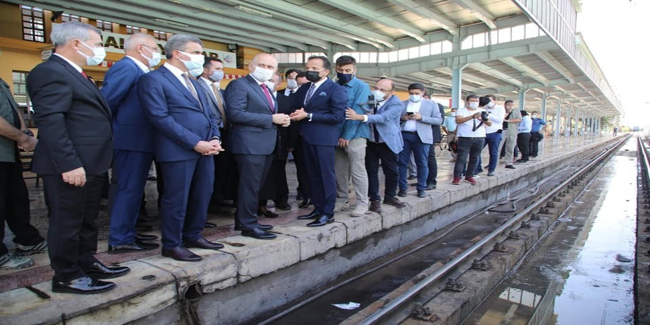 Bakanı Karaismailoğlu’ndan Yeşilyurt’a ray müjdesi