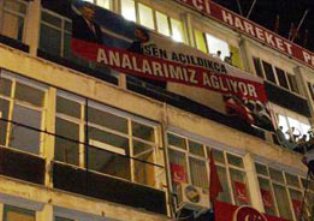 MHP'nin pankartına gece operasyonu