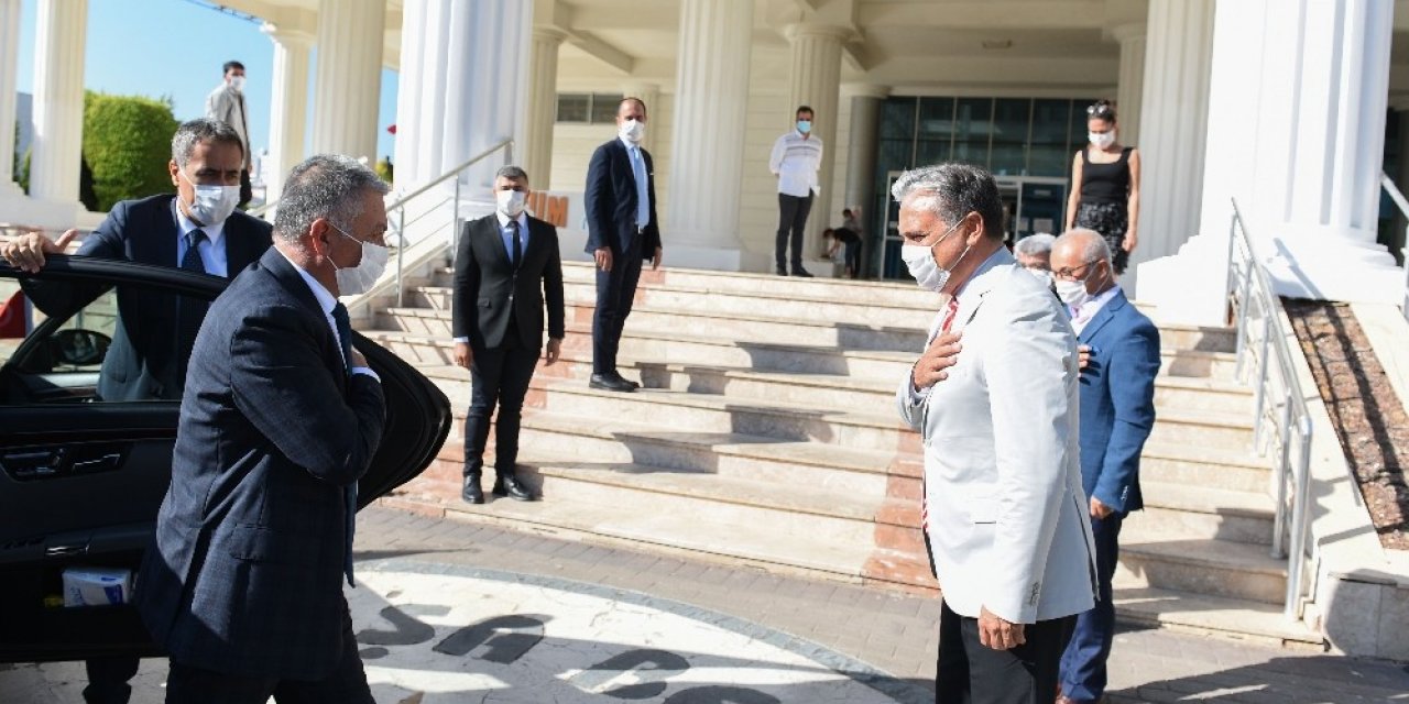 Başkan Uysal, Vali Yazıcı’ya projelerini anlattı