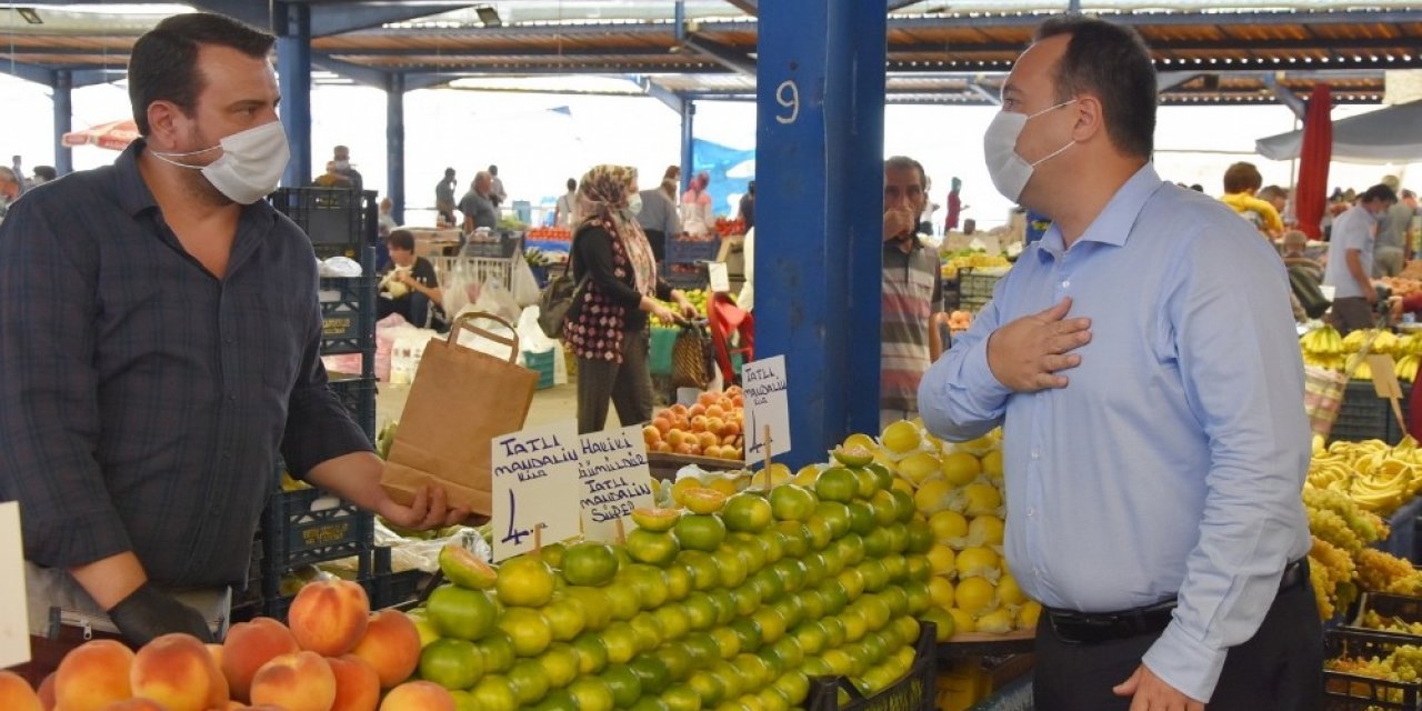 Başkan Dutlulu pazarcı esnafına hijyen seti dağıttı