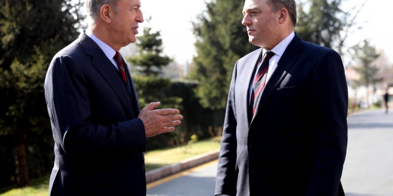 Bakan Akar, İngiliz mevkidaşı ile görüştü