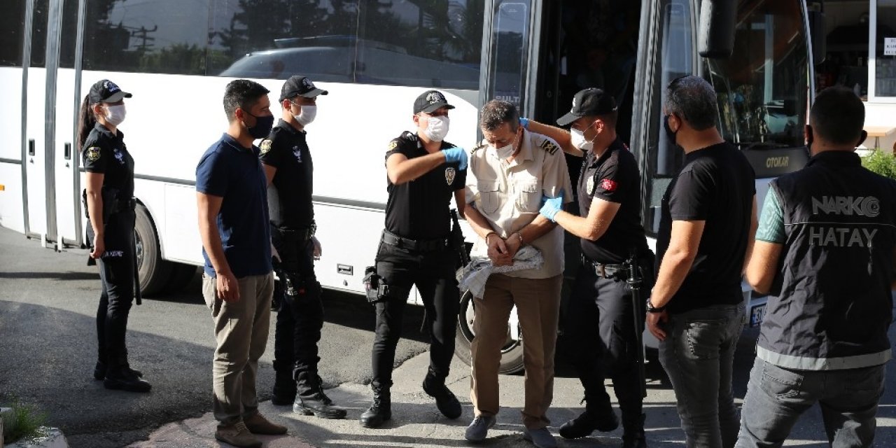 Kokainle yakalanan kaptan ile gemi mürettebatı adliyede