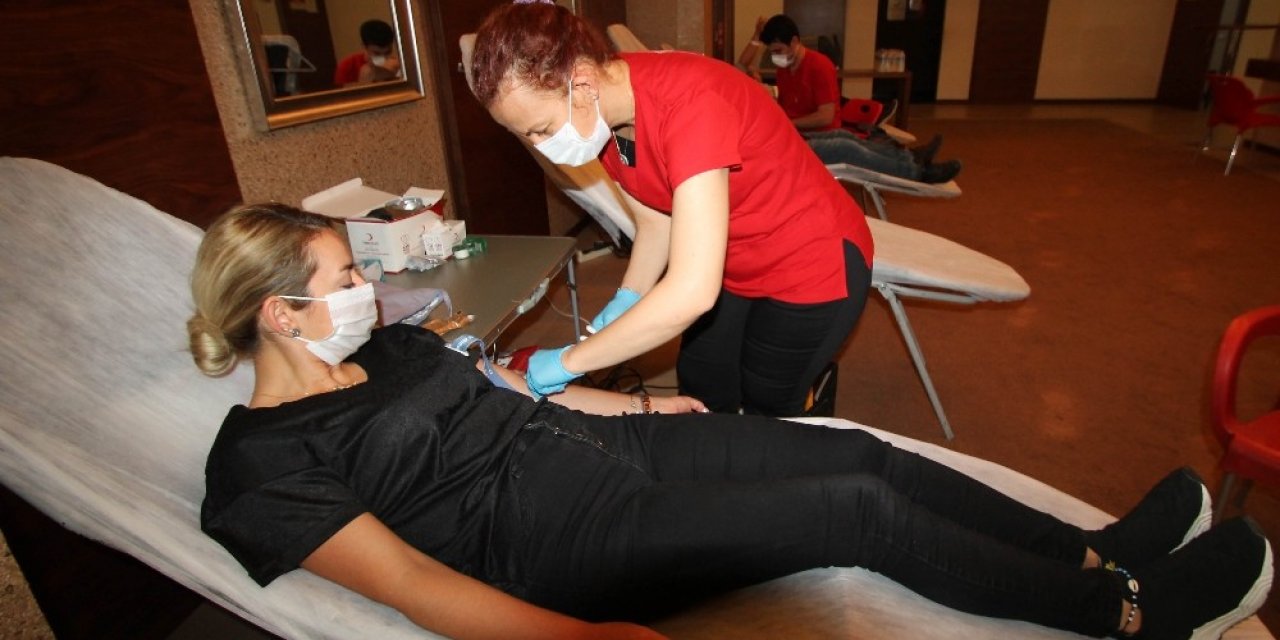 Adana OSB’den Kızılay’a kan bağışı