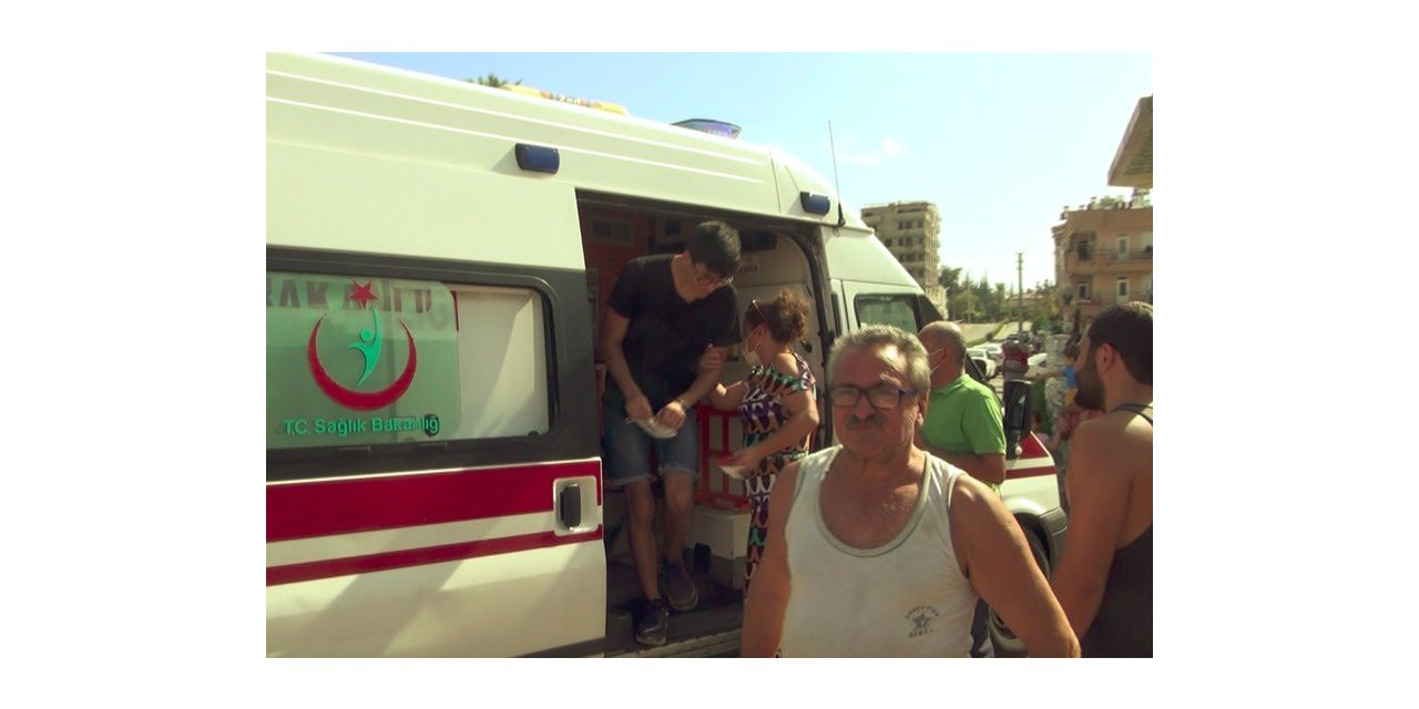 Yaralı gencin ailesi, korona virüs bulaşır diye çocuklarını ambulanstan indirdi