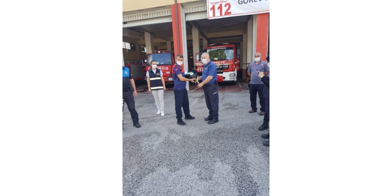 Emniyetten itfaiyecilere kutlama