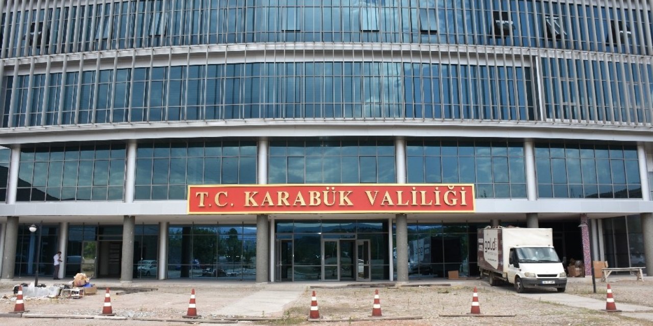 Tapu işlemi için karantinadan çıktı Valiliğe girerken yakalandı
