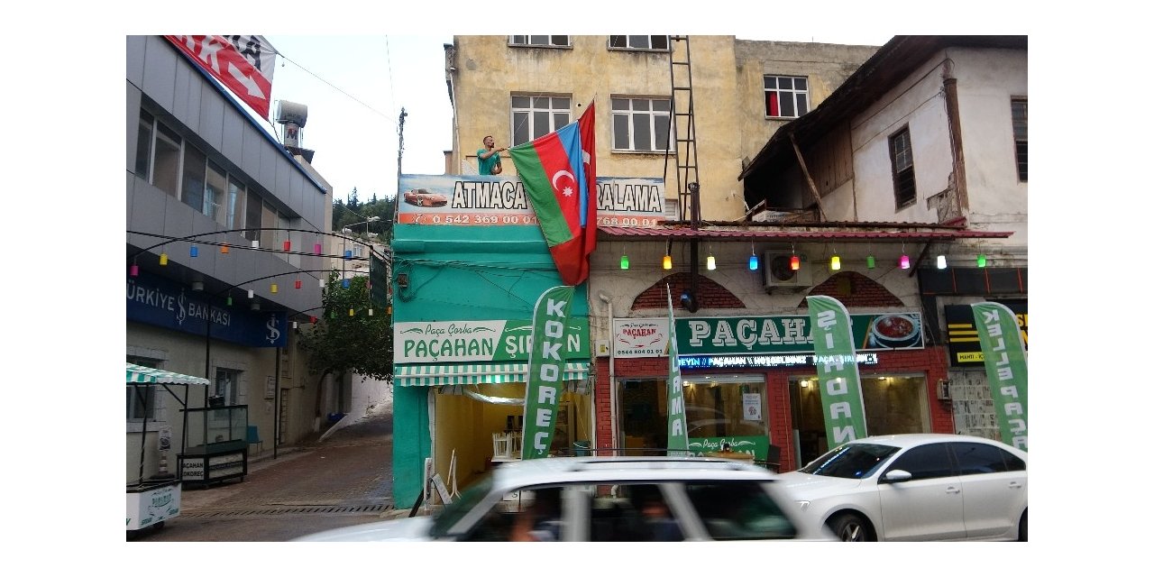 Kozanlı esnaftan Azerbaycan’a bayraklı destek