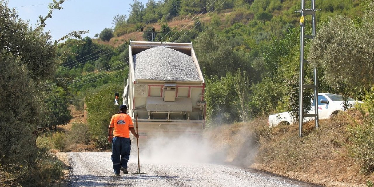 Mersin’de mahalle grup yolları asfaltlanıyor
