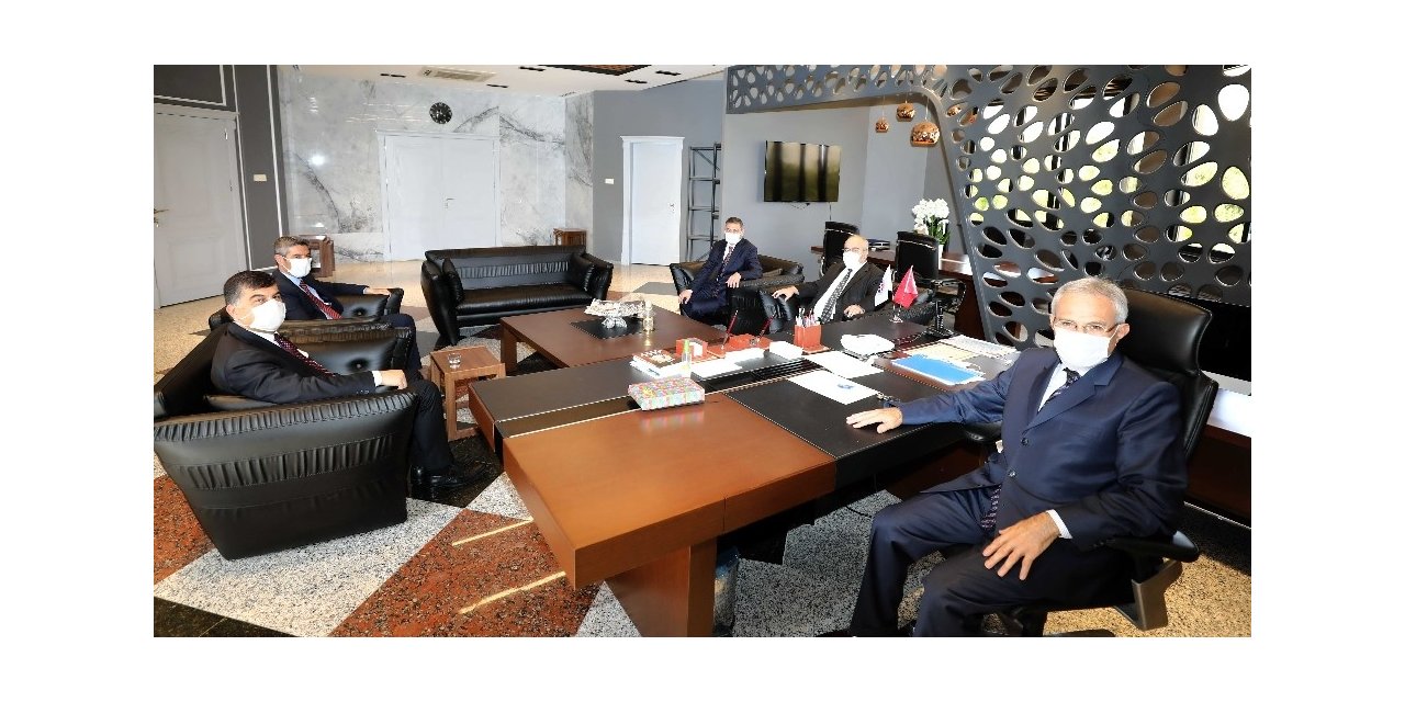 Fadıloğlu’ndan yeni rektöre hayırlı olsun ziyareti