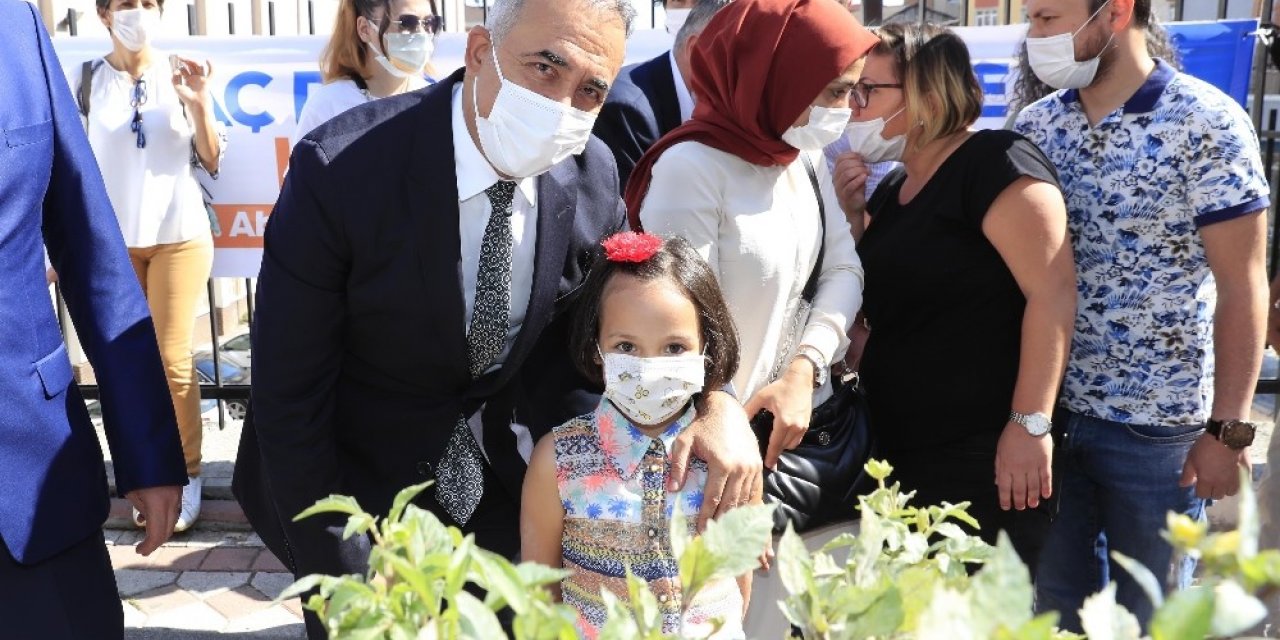 Sultangazi yeşile bürünüyor