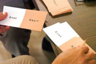 Referandumun ilk oyları geliyor