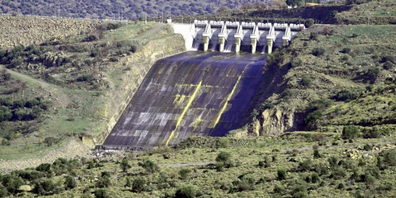 Güzelhisar Barajı’nda su seviyesi yarıya indi