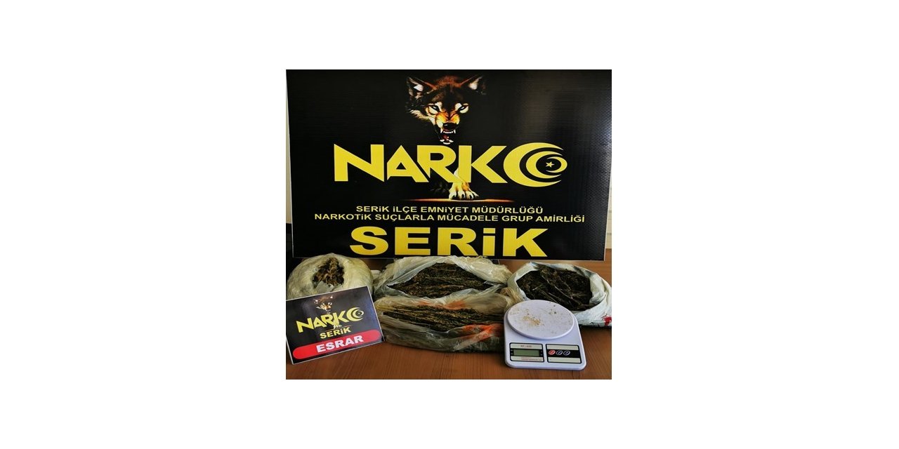Evde yapılan aramada 3 kilo esrar ele geçirildi