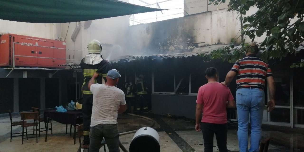 Manisa’da kahvehanede korkutan yangın