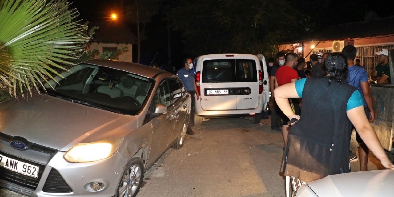 Otomobil tutkunu genç, kontak üzerinde anahtar unutanların kabusu oldu