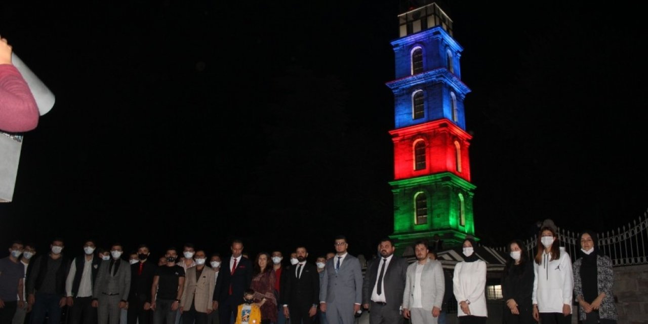 Ülkü Ocakları’ndan Azerbaycan’a lazer ışıklı gösteriyle destek