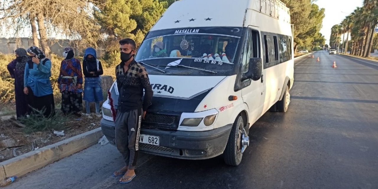 Ehliyetsiz sürücünün kullandığı 14 kişilik minibüsten 28 kişi çıktı