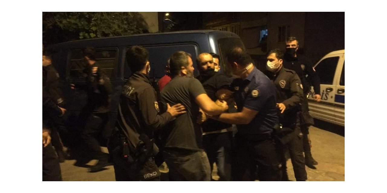 Polisten gazeteciye ‘gösterici’ muamelesi