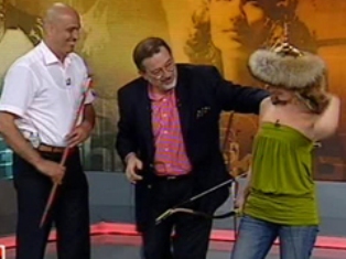 Pelin Batu canlı yayında stüdyoda ok attı!