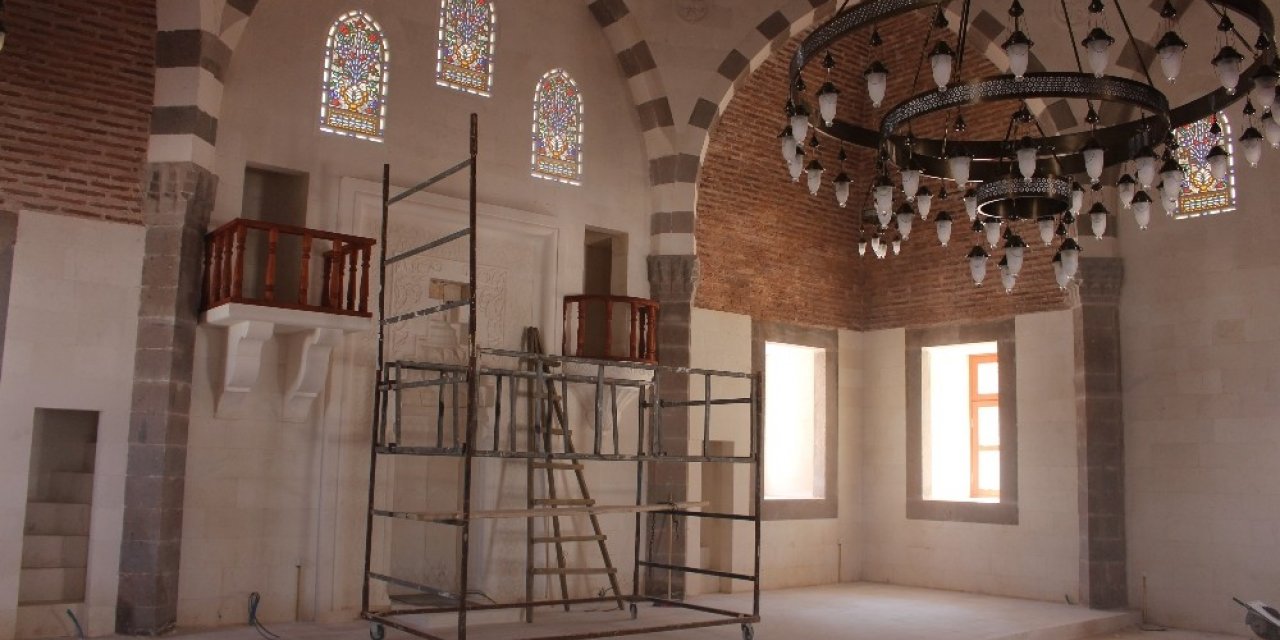 Finike Eroğlu Nuri Cami’nde son rötuşlar