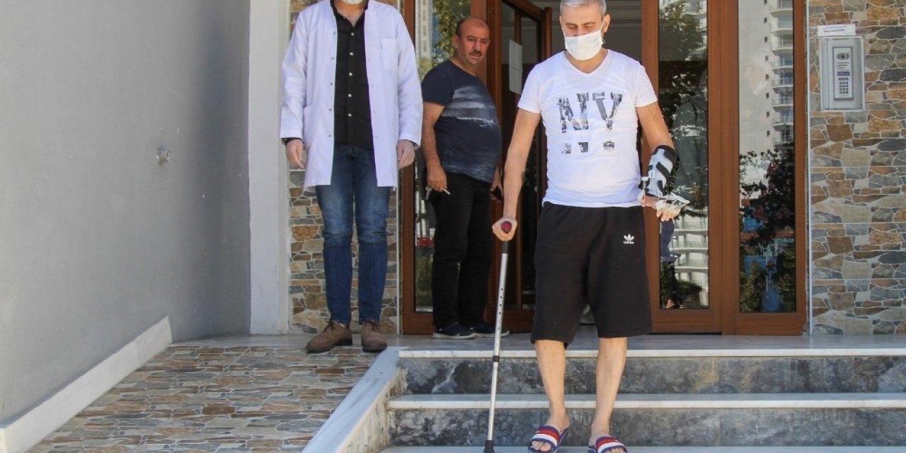 Sol tarafını kullanamayan İsa Can, evde fizik tedaviyle yürümeye başladı