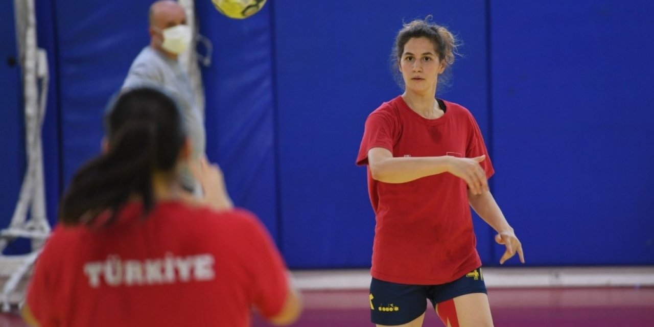 Konyaaltı Kadın Hentbol Takımı, İzmir Büyükşehir Belediye maçına hazır
