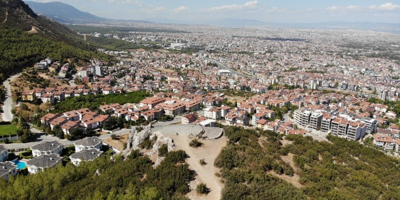 Alemciler tabela ve beton bariyerleri dinlemedi