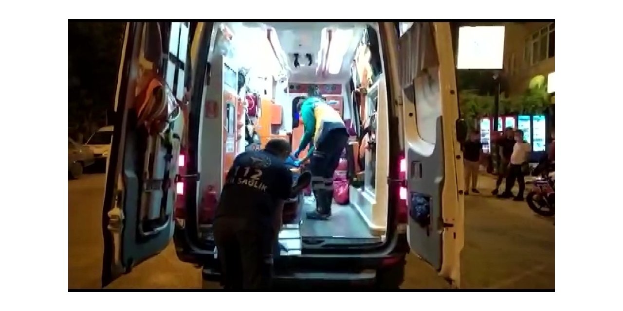 Yol ortasında bıçaklı kavga; 2 yaralı