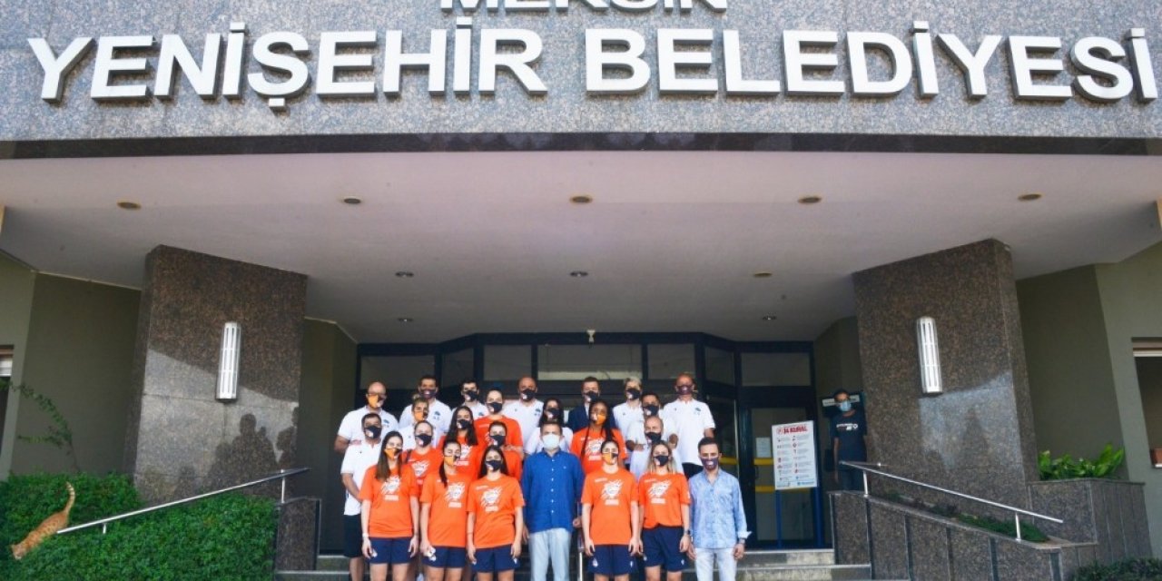 Başkan Özyiğit, ÇBK Yenişehir Belediyesi sporcularını kutladı