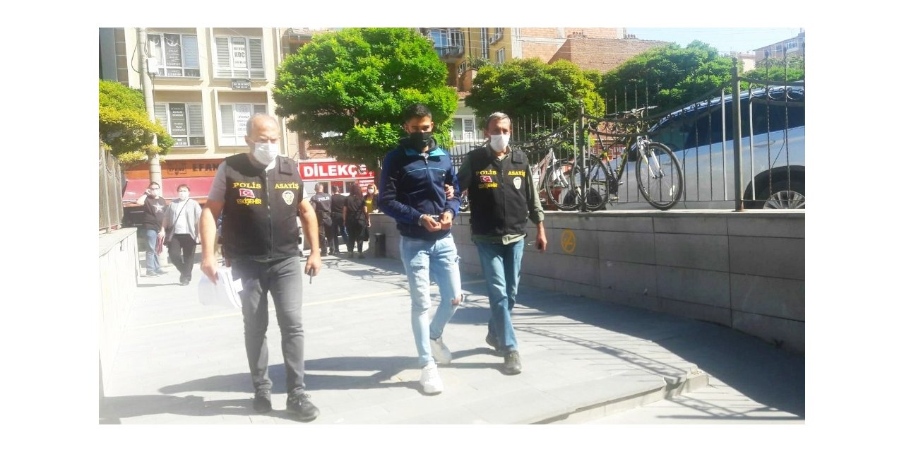 Oto faresi saklandığı evde yakalandı